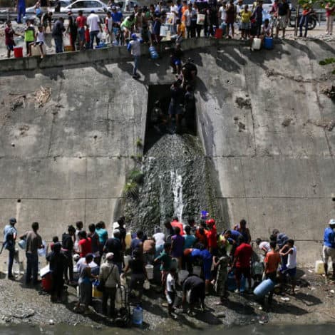 DEVELOPING: Desperate Venezuelans Turn to ‘Sewage Pipes’ for Water as Blackout Continues