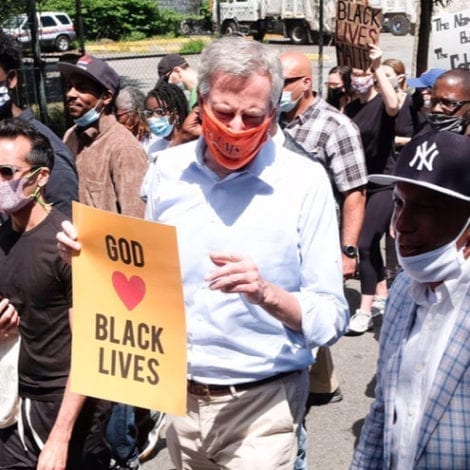 ‘UNBELIEVABLE’: De Blasio Ripped by Quarantined New Yorkers After Marching in East Harlem Protest