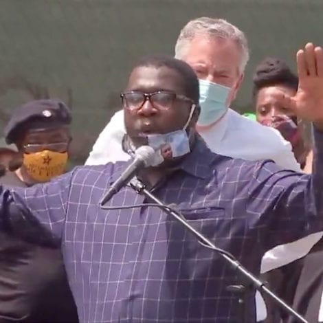 ‘GO HOME!’: De Blasio Booed by Massive Crowd, Host Begs for ‘Respect,’ Wife Screams ‘Power to the People!’