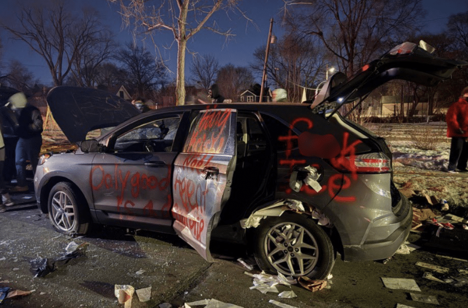 MINNEAPOLIS MELTDOWN: Anti-ICE Mob Spraypaints ‘Only Good Agent is a Dead O