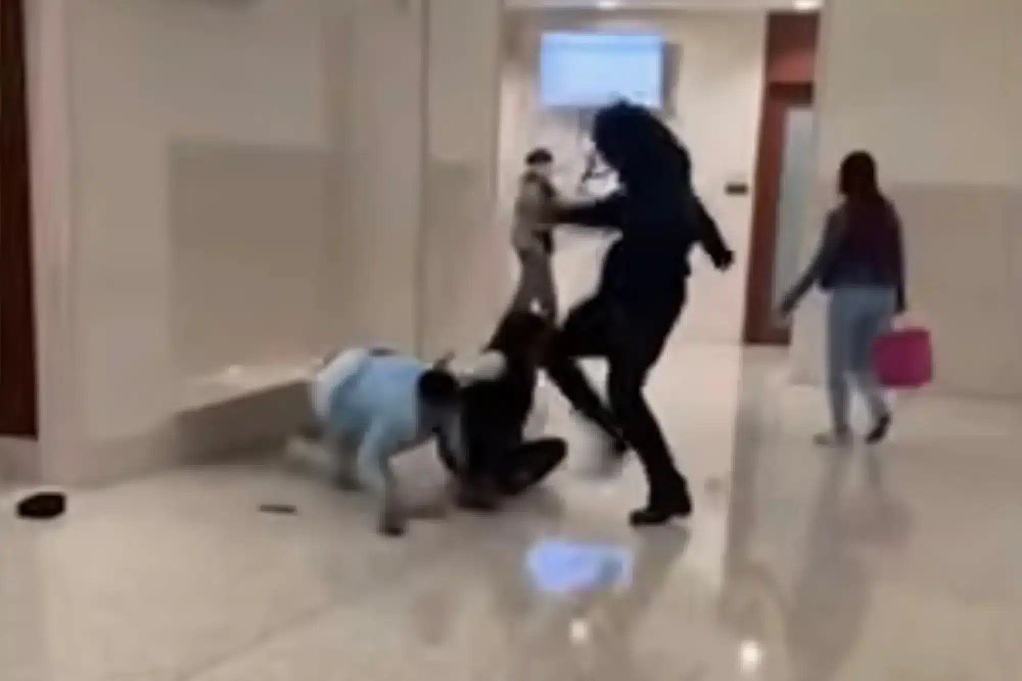 Father Delivers Street Justice to Son’s Accused Killer in Courthouse Showdo